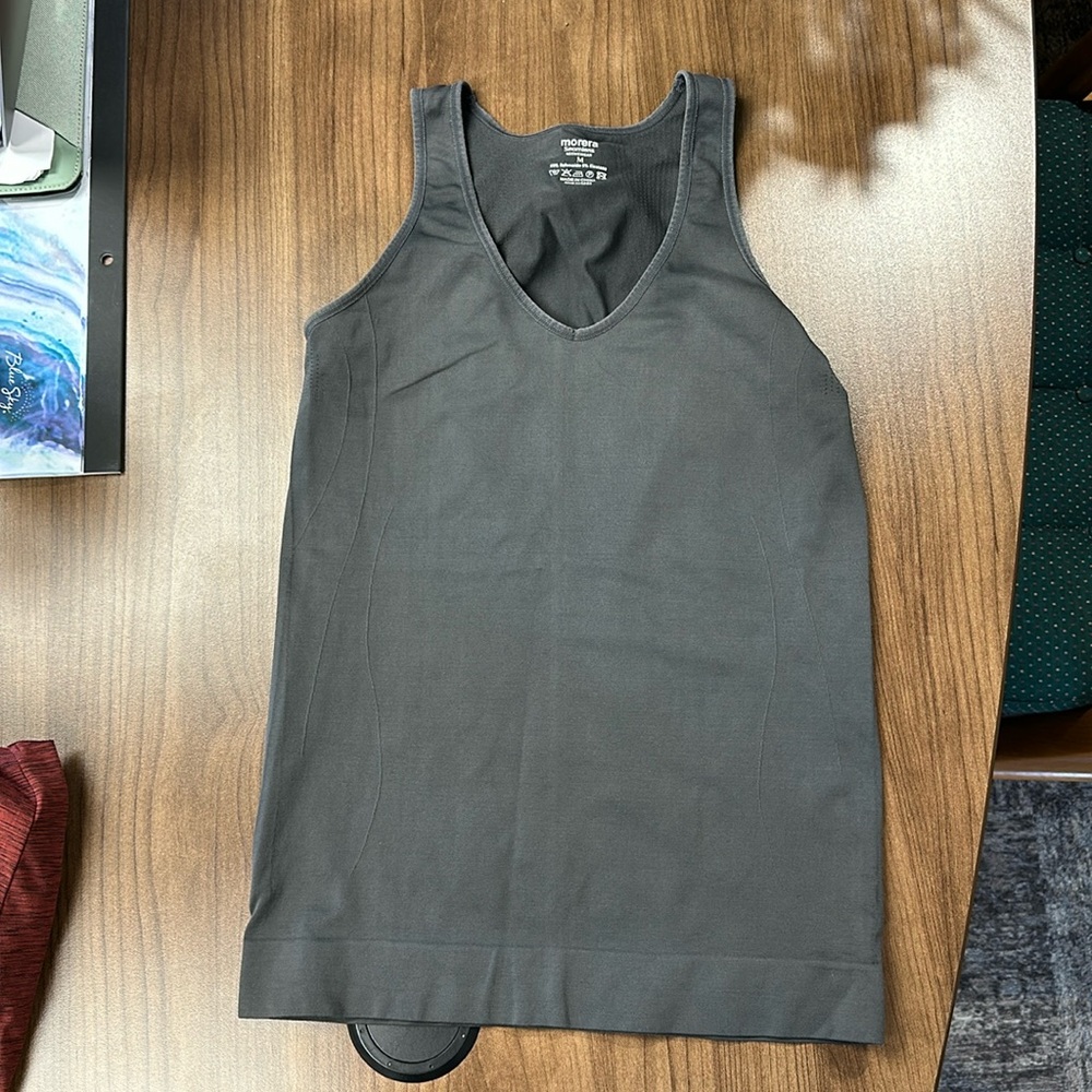 Compressive, seamless workout tank size medium